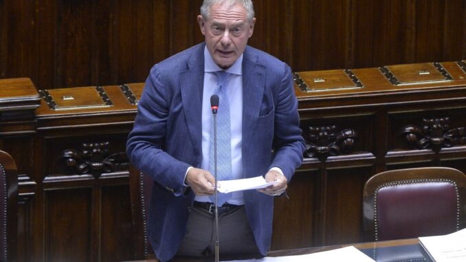 Italia-Francia, Urso “Rafforzare sinergie su aerospazio e difesa”