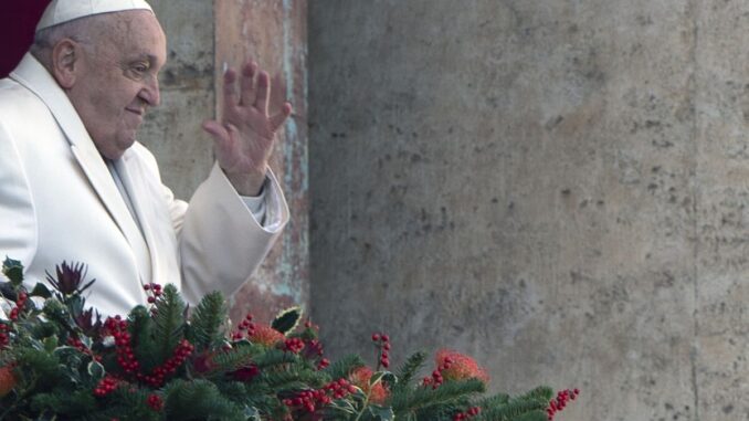 Papa, migliorano condizioni cliniche. Sospesa ventilazione non invasiva
