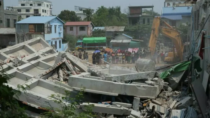 In Myanmar si scava tra macerie alla ricerca di sopravvissuti al terremoto