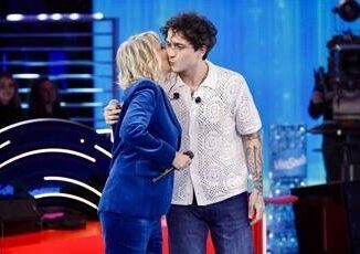 Amici stasera 29 marzo gli ospiti e le anticipazioni della seconda puntata