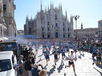 Atletica Hoka vola con la Stramilano 2025 insieme per ispirare i runner di ogni livello