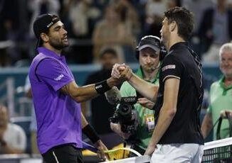 Berrettini Fritz siparietto social americano posta una foto dito medio di Matteo