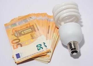 Bollette luce nel secondo trimestre 24 per clienti vulnerabili in maggior tutela
