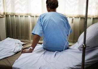 Cancro radioterapia a rischio in Italia carenza di specialisti e 50 dei pazienti resta senza cure