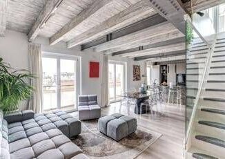 Dallunione di due appartamenti nasce unoasi verde tra comfort e luce spettacolare