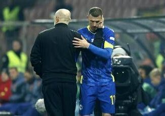 Dzeko infortunio choc la foto sui social. E Balotelli se la ride