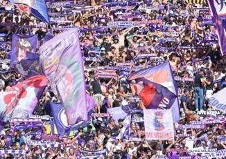 Fiorentina la coreografia contro la Juve costa cara maxi multa dal giudice sportivo