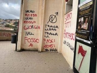 "Giorgia nel fosso", scritte contro Meloni sui muri del teatro di Ozieri 4 Giorgia nel fosso scritte contro Meloni sui muri del teatro di Ozieri