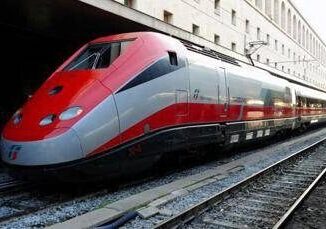 Guasto tecnico sullalta velocita Roma–Napoli ritardi fino a 90 minuti