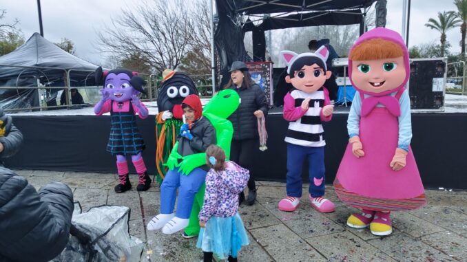 Bambini e mascotte del Carnevale olbiese