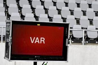 L’ex arbitro De Santis: “Var usato male, arbitri tornino a fare arbitri”