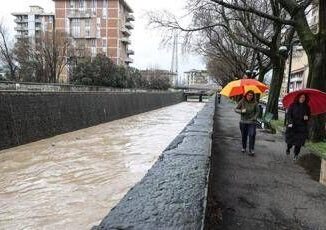 Maltempo oggi allerta meteo in 4 regioni. In Toscana chiudono scuole e parchi