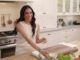 Meghan pubblica una foto con i figli Archie e Lilibet e polemica