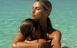 Michelle Hunziker la figlia Celeste compie 10 anni la dedica social e la foto alle Maldive