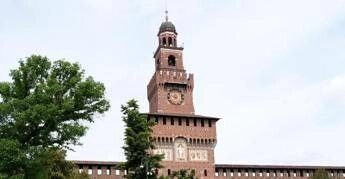 Milano, incendio al Castello Sforzesco: evacuate le persone all’interno