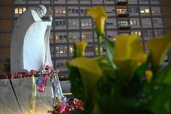 Notte tranquilla per Papa Francesco, Vaticano: “Riposa”