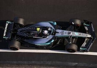Ok Lewis no. Kimi lingegnere Mercedes scambia Antonelli per Hamilton Video