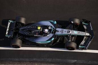 “Ok Lewis, no… Kimi”: l’ingegnere Mercedes scambia Antonelli per Hamilton – Video