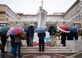 Papa Francesco Vaticano Condizioni stabili prognosi resta riservata