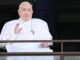 Papa Francesco ha lasciato il Gemelli. Prima il saluto dalla finestra Grazie a tutti