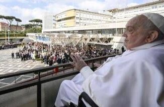 Papa Francesco linternista A Santa Marta riabilitazione come in ospedale