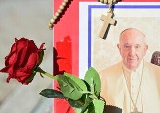 Papa Vaticano Oggi si e video collegato con Aula Paolo VI per esercizi spirituali con Curia