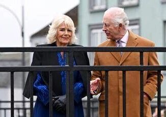 Papa in convalescenza rinviata visita re Carlo e Camilla in Vaticano