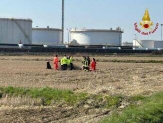 Pavia ultraleggero precipita a Sannazzaro de Burgondi morto il pilota
