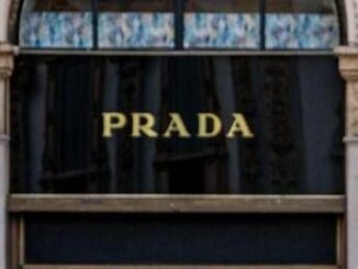 Prada compra Versace acquisizione del 100 da Capri Holdings