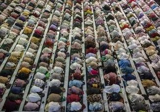 Ramadan iniziato il mese di digiuno e preghiera