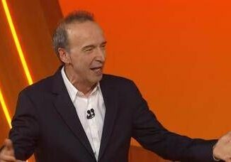 Roberto Benigni il saluto per Papa Francesco Che guarisca presto e meraviglioso