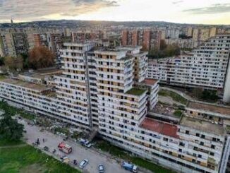 Scampia al via demolizione Vela gialla
