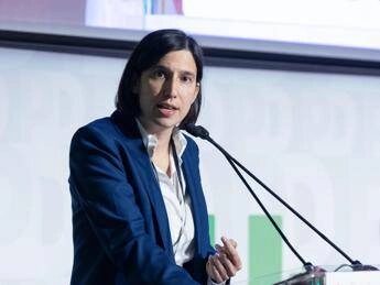 Schlein: “Hippy? Governo diviso, Meloni ridotta ad attaccare opposizione”