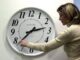Stanotte torna lora legale cosa cambia e come spostare le lancette