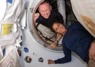 Tornati sulla Terra i due astronauti Usa bloccati per 9 mesi nello spazio Video