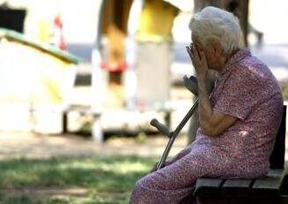 Truffe agli anziani lallarme Minano autostima e salute