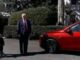 Trump compra una Tesla da Musk Ma non la posso guidare