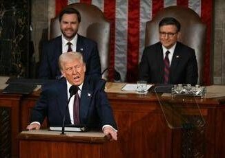 Trump discorso al Congresso con show America e tornata