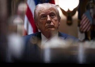 Trump raddoppia dazi al Canada 50 su alluminio e acciaio faro chiudere industria auto