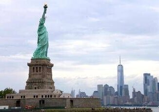 Trump restituisci la Statua della Liberta la provocazione dalla Francia e la Casa Bianca risponde