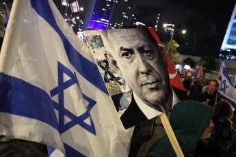 Turchia, folla in piazza a Istanbul per Imamoglu: “Siamo due milioni”