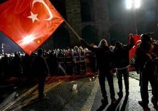 Turchia sindaco di Istanbul interrogato in tribunale. Proteste in piazza