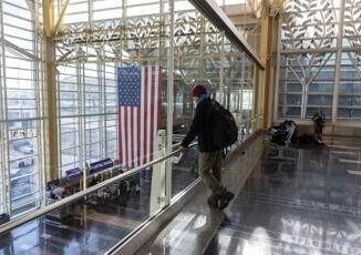 Turisti europei fermati ed espulsi dagli Usa cosa succede nellAmerica di Trump
