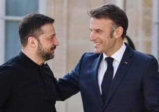 Ucraina Macron lancia forza di rassicurazione. Sanzioni contro Russia restano