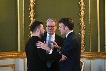 Ucraina, Starmer-Macron: “Prepareremo piano di pace da presentare a Trump”