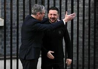 Ucraina avvertimento di Starmer a Zelensky e Ue Pace passa attraverso Trump