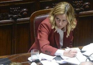 Ue Meloni alla Camera meno ministri in Aula per la premier