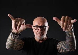 Una voce di pace nella Techno Doumu rivoluziona il genere musicale