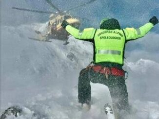 Valanga sul Tonale travolti tre scialpinisti uno e morto