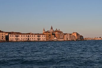Venezia a rischio inondazioni estreme entro il 2150, l’allerta da uno studio INGV